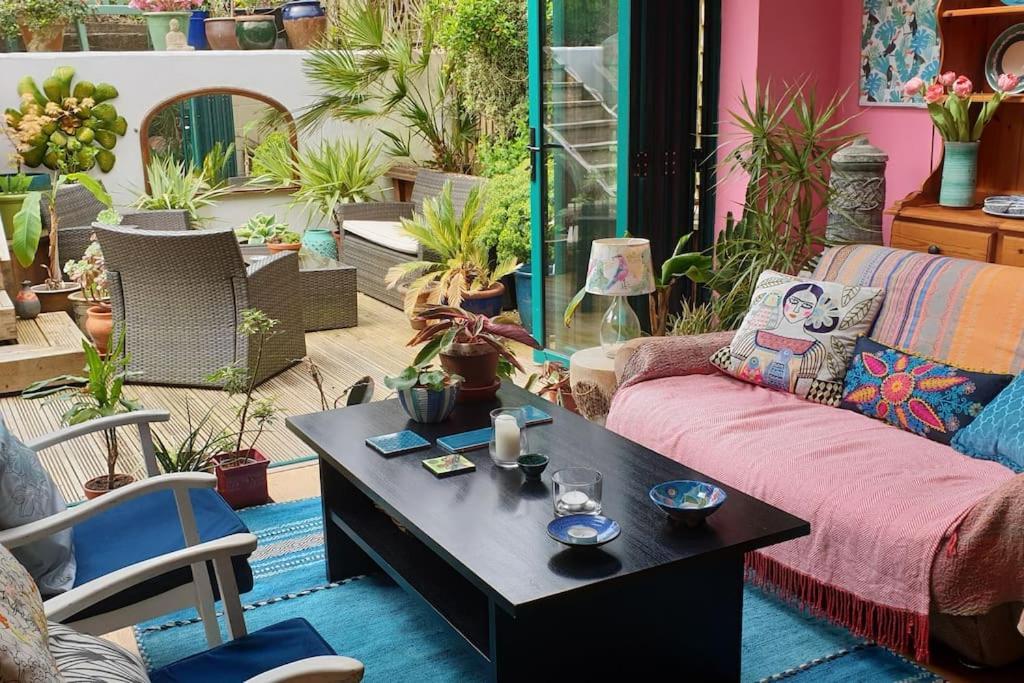 Colourful, Cosy City Home Bath Buitenkant foto