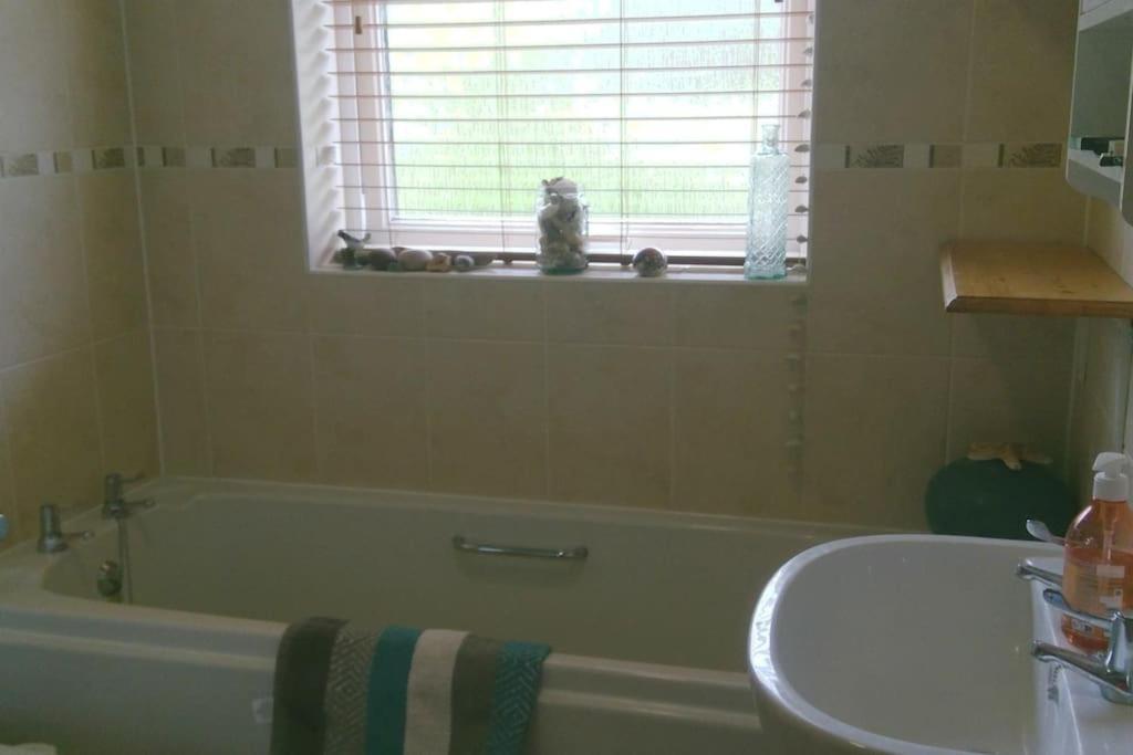 Colourful, Cosy City Home Bath Buitenkant foto
